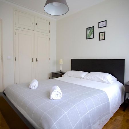 Downtown 3 Bedroom With Balcony - Quiet Street - Family Friendly - Groups ポルト エクステリア 写真