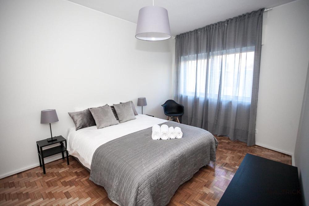 Downtown 3 Bedroom With Balcony - Quiet Street - Family Friendly - Groups ポルト エクステリア 写真