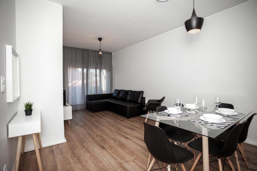 Downtown 3 Bedroom With Balcony - Quiet Street - Family Friendly - Groups ポルト エクステリア 写真