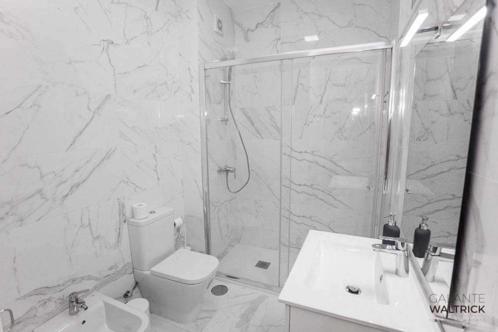 Downtown 3 Bedroom With Balcony - Quiet Street - Family Friendly - Groups ポルト エクステリア 写真