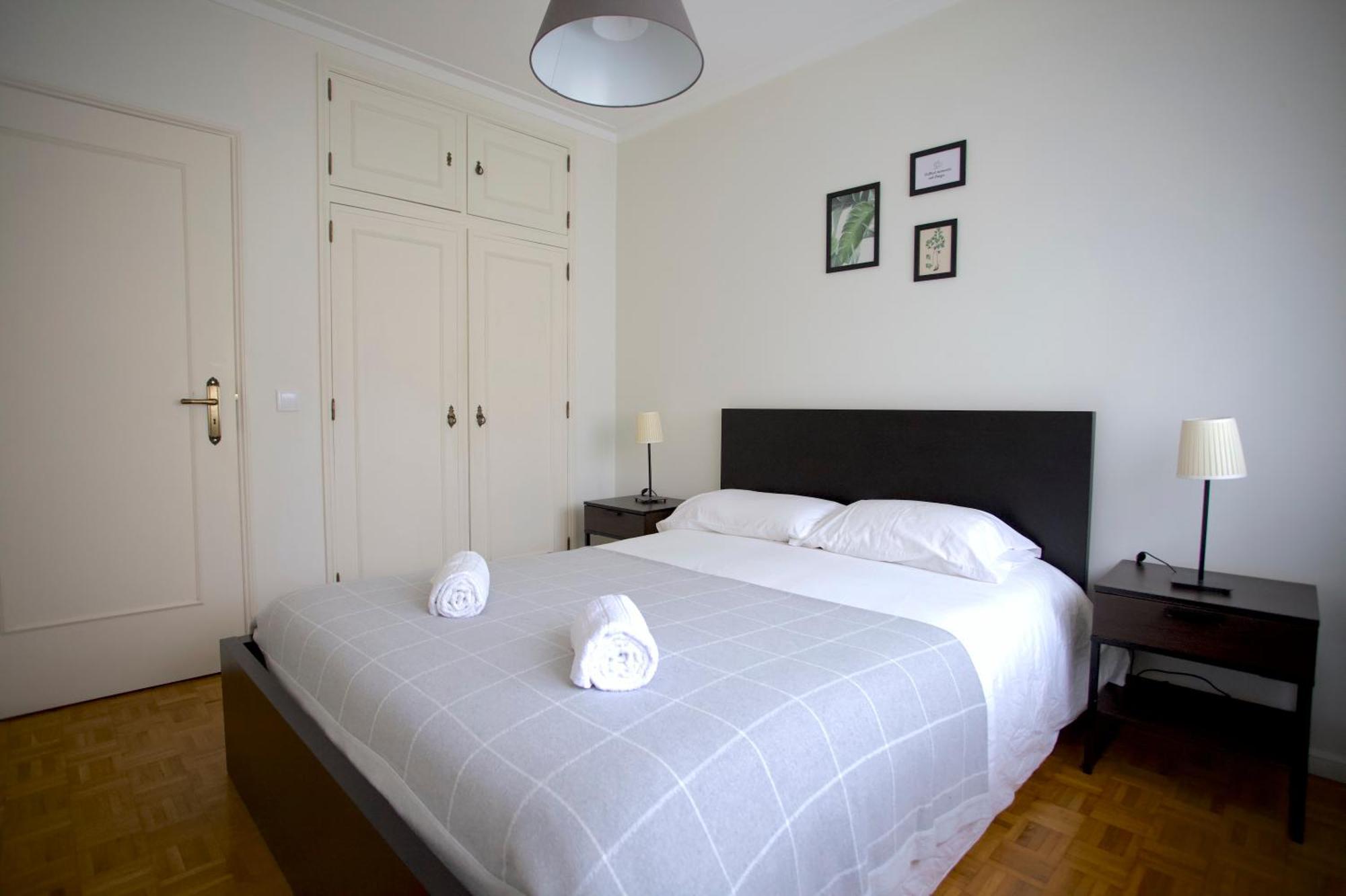Downtown 3 Bedroom With Balcony - Quiet Street - Family Friendly - Groups ポルト エクステリア 写真