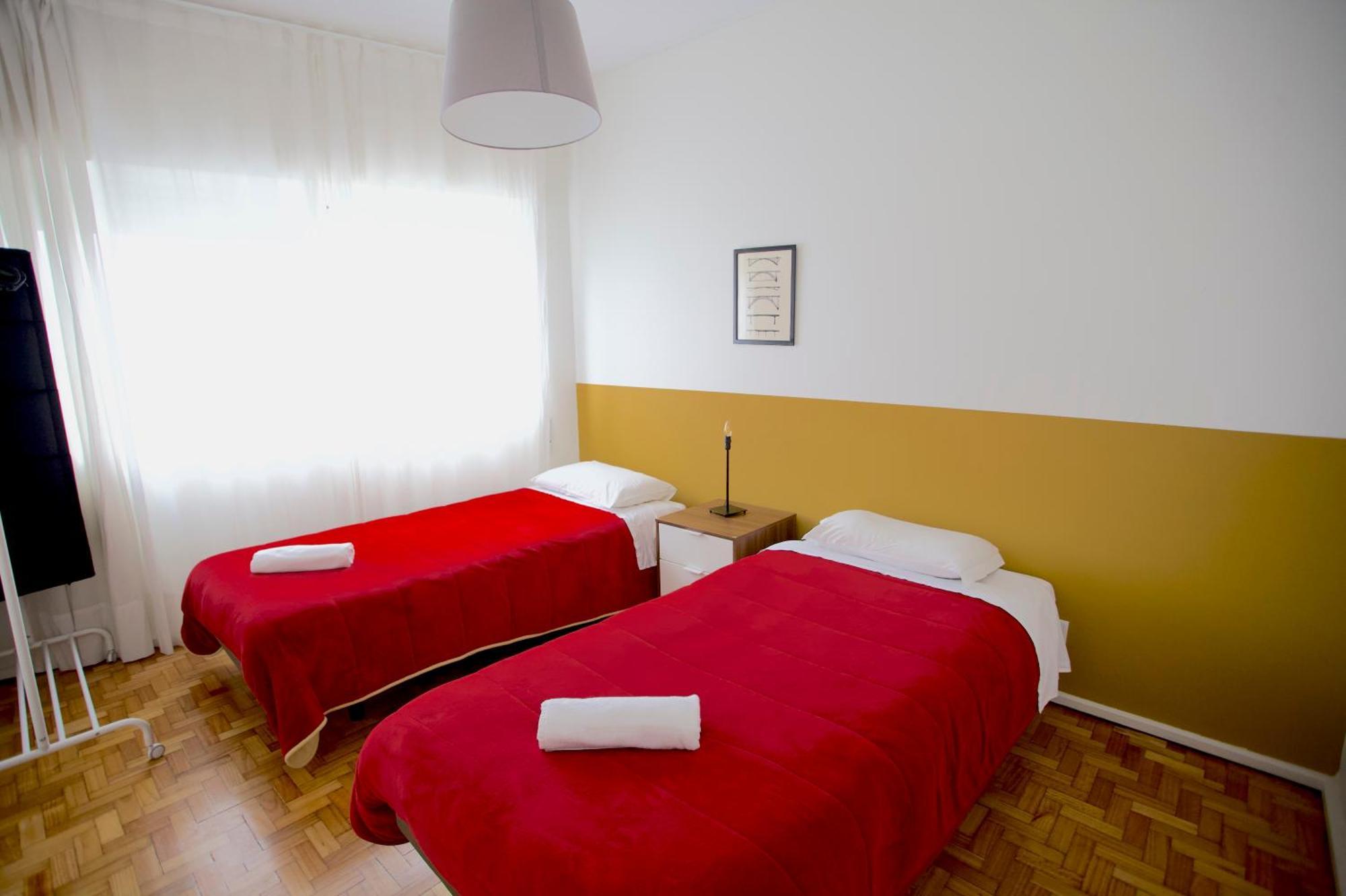 Downtown 3 Bedroom With Balcony - Quiet Street - Family Friendly - Groups ポルト エクステリア 写真