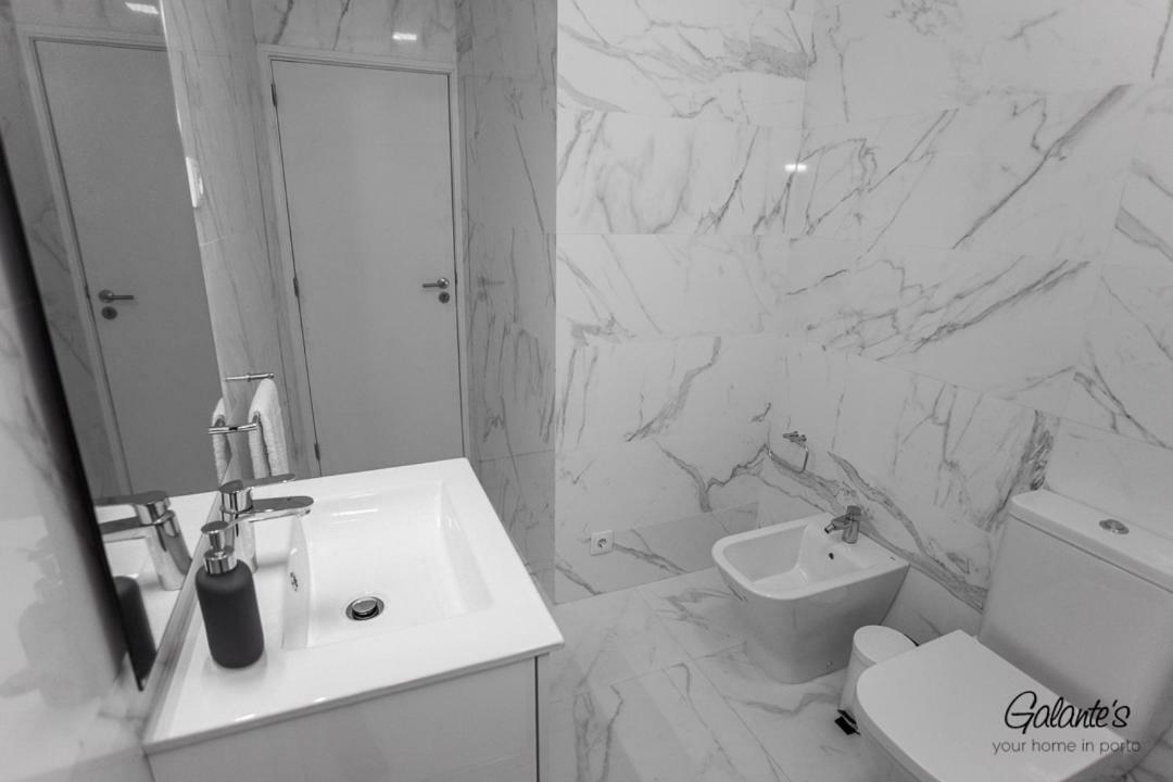 Downtown 3 Bedroom With Balcony - Quiet Street - Family Friendly - Groups ポルト エクステリア 写真